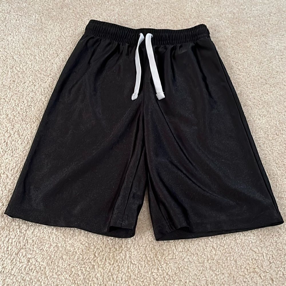 PLACE SIZE LARGE 10/12 KIDS SHORTS